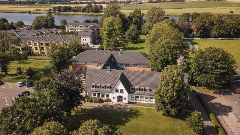 Gebäude der Jugendherberge von oben