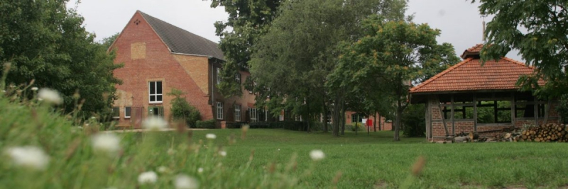 Das Außengeländer der Jugendherberge